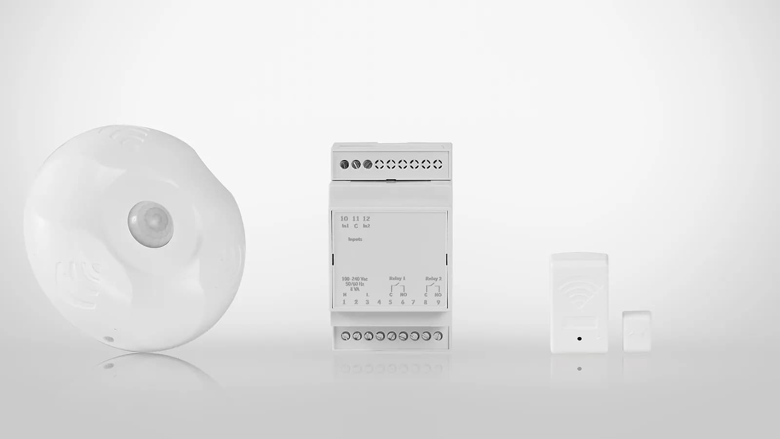 Controlador, sensor de presença e sensor de abertura para automação de Alojamento Local