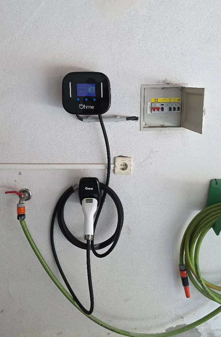 Instalação de carregador Ohme com quadro dedicado num trabalho em Coimbra